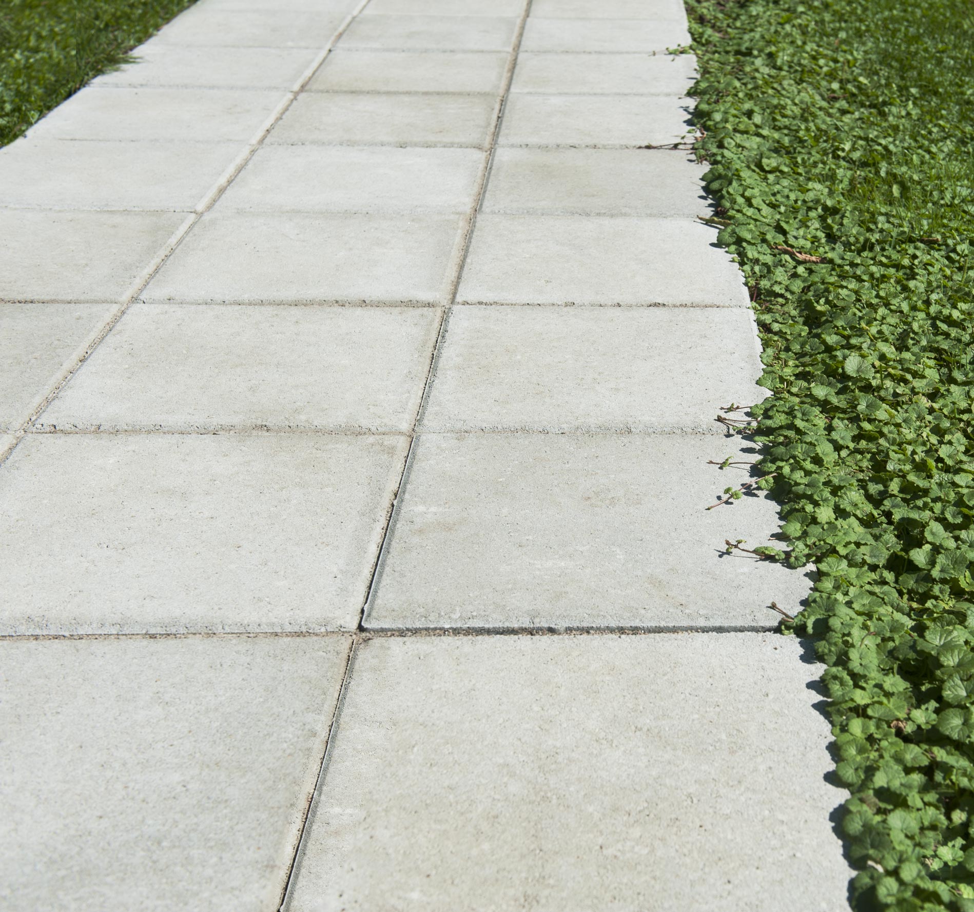 Econo Economical concrete slabs Patio Drummond