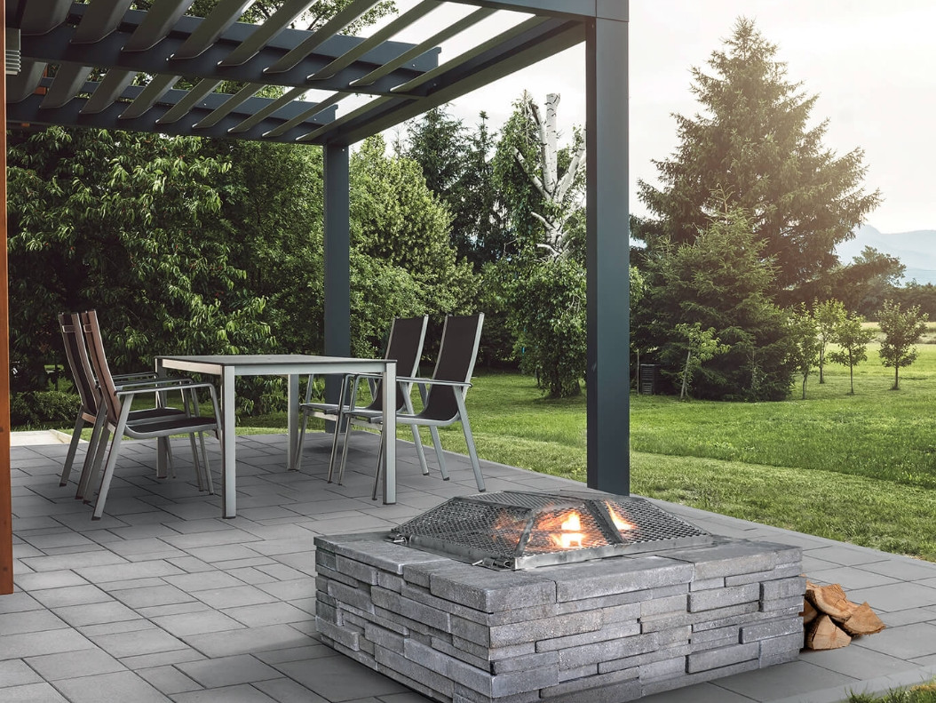 Patio Drummond produits de béton pour aménagement paysager : dalle béton, pavé béton, muret béton, marche béton, bordure béton et foyers béton